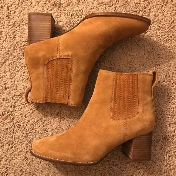 Madewell Suede Chelsea Boot (Fall 2019) - Picture 2 of 8